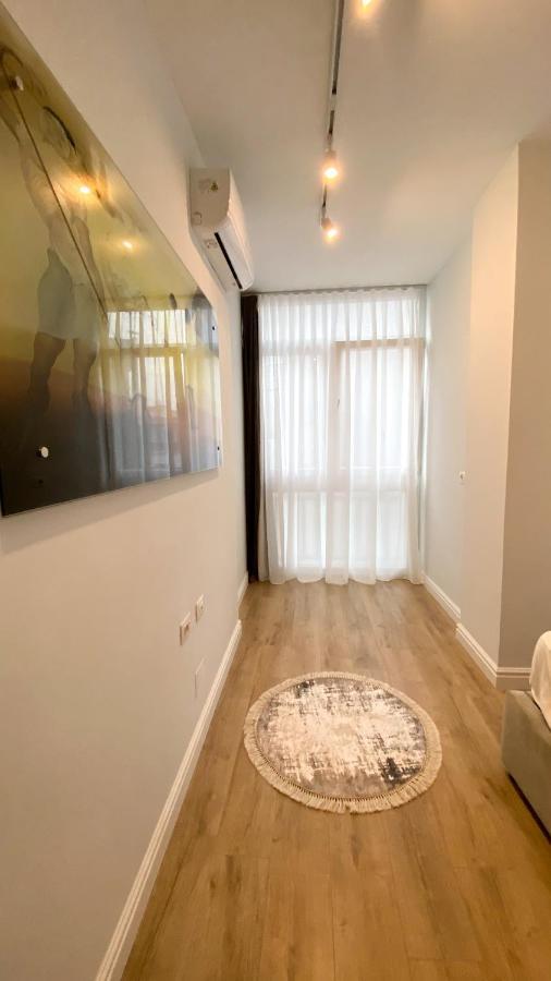 Centrally Located Glamorous Bright Apt Near Bazaar Tirana Exterior foto